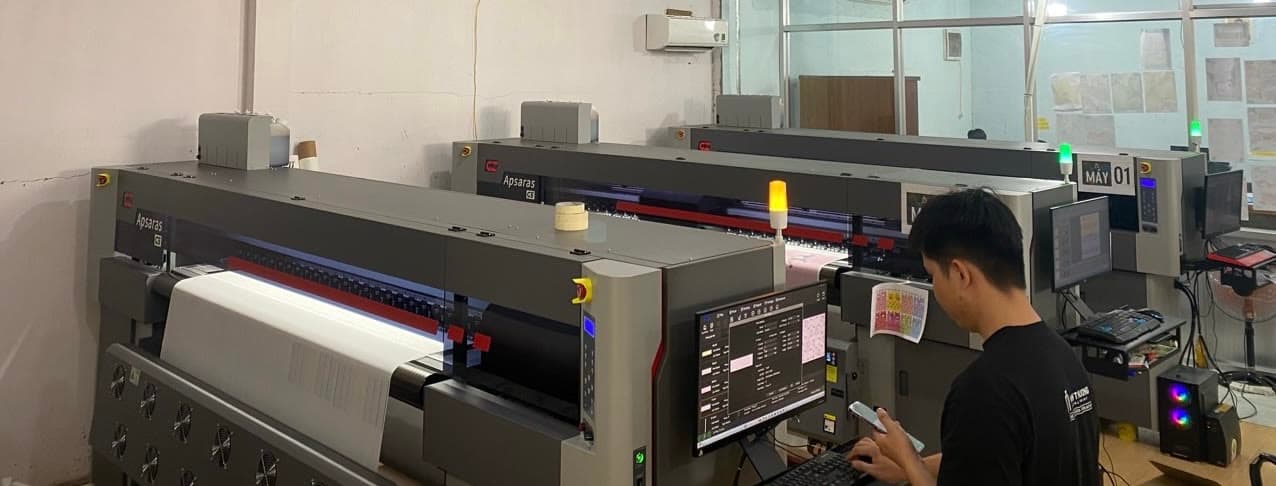 Dàn máy in chuyển nhiệt Apsaras G5 đang vận hành trong xưởng